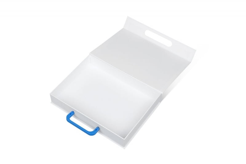 Коробка с ручкой кашированная мелованной бумагой