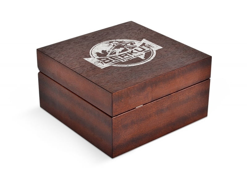 деревянная коробка-шкатулка на петлях 