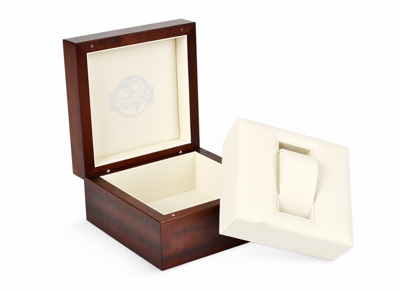 подарочная деревянная упаковка с кожаным ложементом под часы