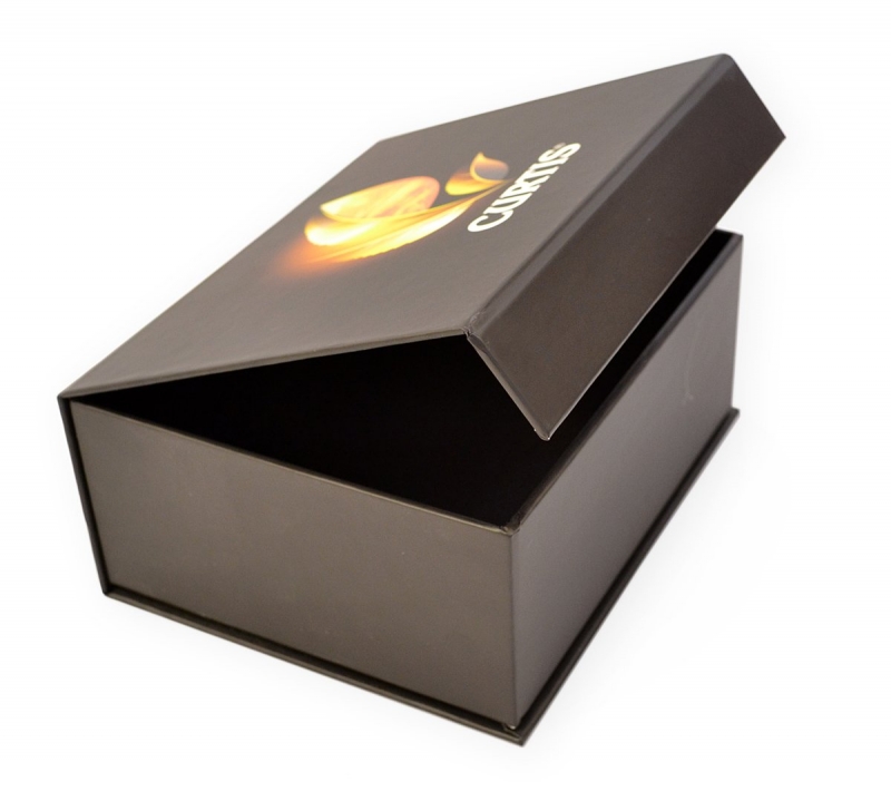 Кашированная коробка с клапаном на магните