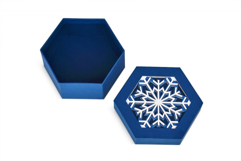 подарочная коробка виде шестигранник со снежинкой