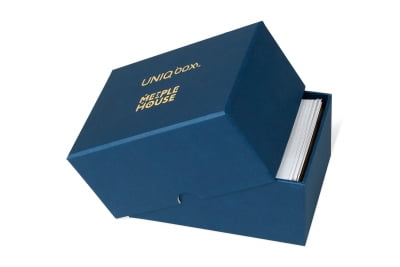 Кашированная коробочка для игровых карточек с логотипом Meeple House в Москве – производство на заказ