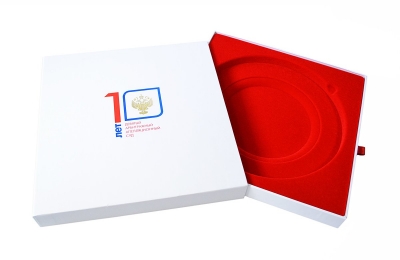 Подарочная коробка-пенал с флокированным ложементом для тарелки в Москве – производство на заказ