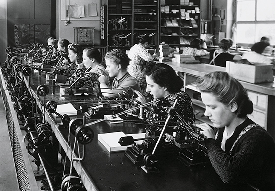 //cdn.optipic.io/site-101437/info/brands/oris/18260_History_1938_escapment_production_560x390px.jpg //cdn.optipic.io/site-101437/info/brands/oris/18260_History_1938_escapment_production_560x390px.jpg