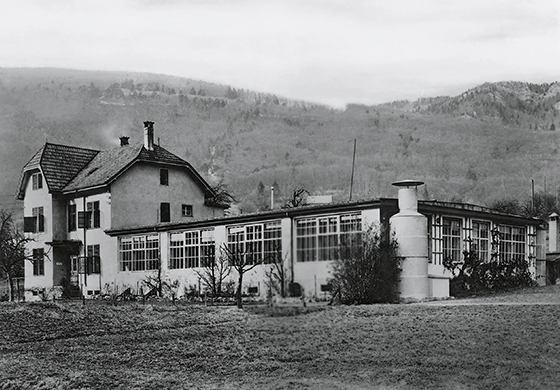 //cdn.optipic.io/site-101437/info/brands/oris/24484_History_1925_factory_Herbetswil_560x390px.jpg //cdn.optipic.io/site-101437/info/brands/oris/24484_History_1925_factory_Herbetswil_560x390px.jpg