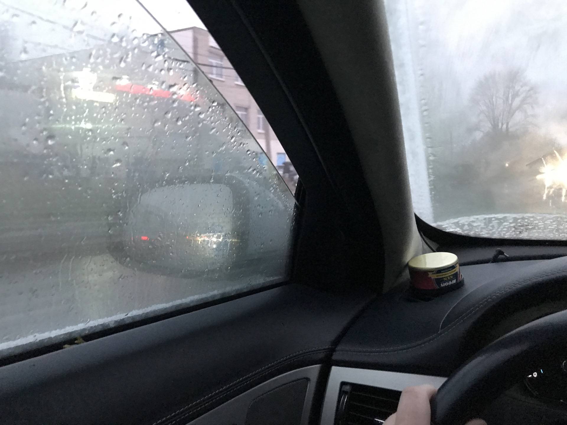 Почему потеют стекла в автомобиле и как это устранить