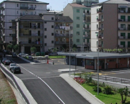 Cosenza - silos di parcheggi, "palazzi" a più piani che contengono garage e parcheggi a lisca di pesce. Un'ottima soluzione per risolvere le problematiche cittadine. 