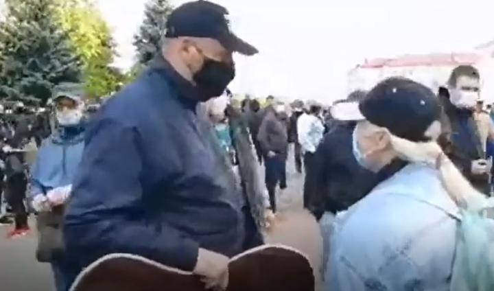 Затрыманне Ціханоўскага і «напад на міліцыянта» ў Гродне: разбіраем відэа з месца падзей