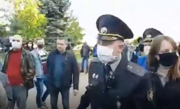Затрыманне Ціханоўскага і «напад на міліцыянта» ў Гродне: разбіраем відэа з месца падзей