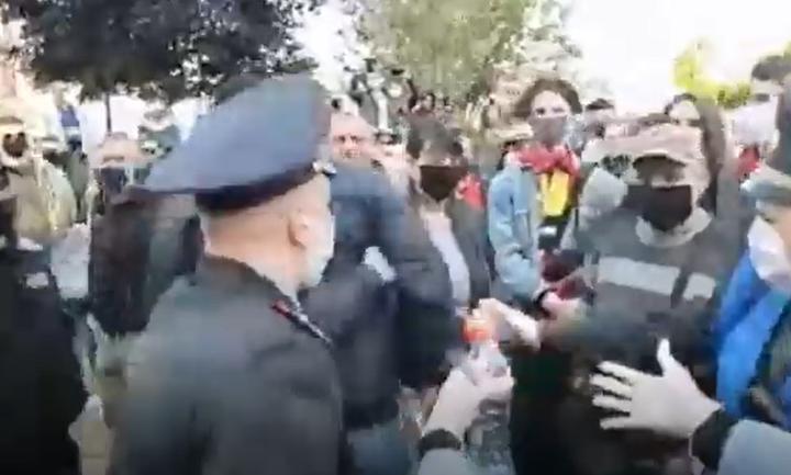 Затрыманне Ціханоўскага і «напад на міліцыянта» ў Гродне: разбіраем відэа з месца падзей