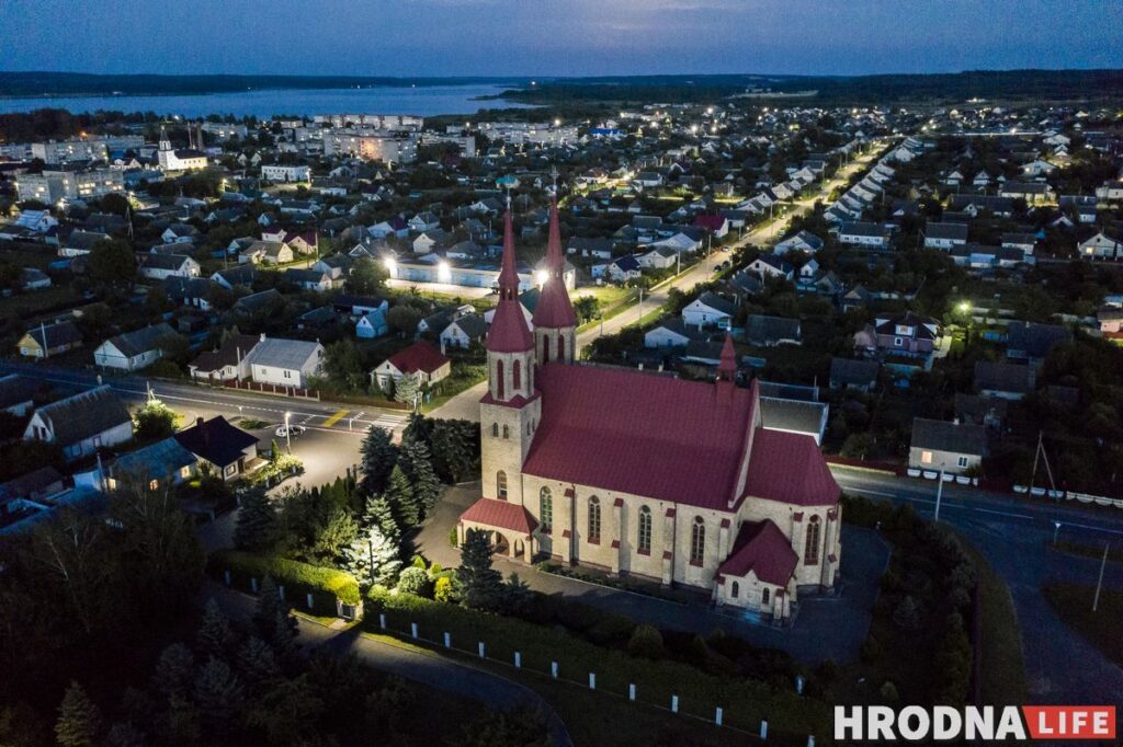 Горад Ларысы Геніюш, радзіма беларускіх немцаў і сядзіба, дзе гасцяваў Напалеон. 10 месцаў паміж Свіслаччу і Зэльвай – за 1 дзень