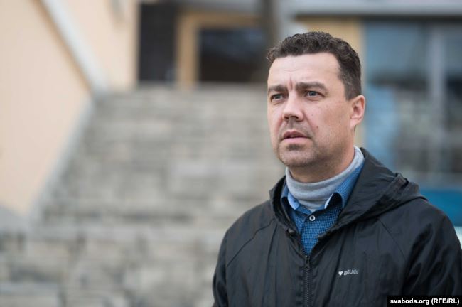 У Гродне звольнілі ратавальніка, які хацеў даведацца вынікі выбараў, а трапіў у ізалятар. Мужчына падаў у суд
