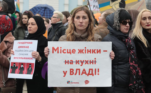 Ад фемінісцкіх маршаў да кветак і цукерак. Калі і чаму пачалі святкаваць 8 сакавіка