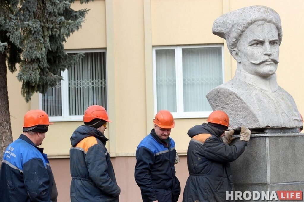 Потомки Чапаева просят Лукашенко передать в Россию демонтированный в Гродно памятник