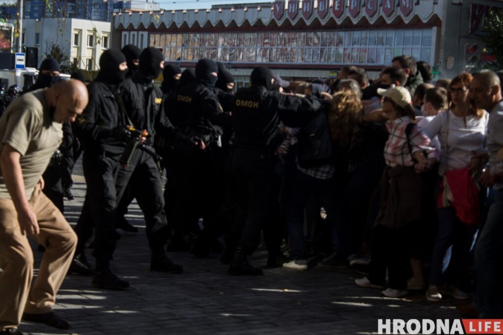 Задержанного на протесте 16-летнего студента ждет комиссия по делам несовершеннолетних