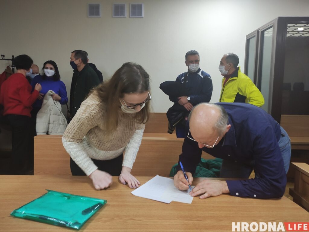За пинок в бедро силовику пенсионеру в Гродно присудили два с половиной года без направления в исправительные учреждения