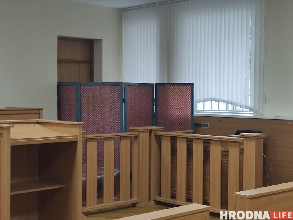 “Поболело и всё”. Потерпевший омоновец отказался от иска после вопросов адвоката
