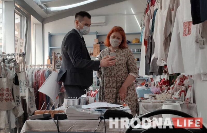 Задержали Ольгу Веремеенко из магазина "Адметнасць"