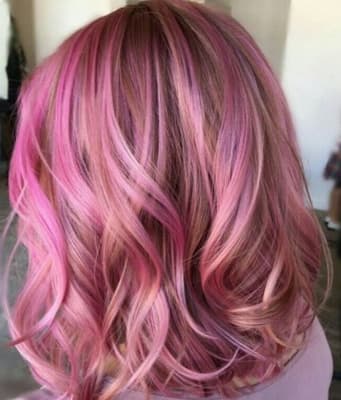 Розовые волосы на каре 2