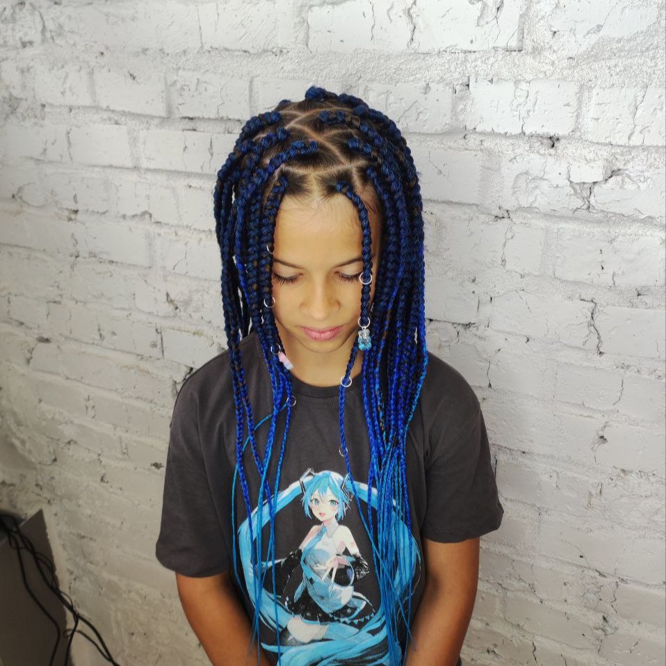 //cdn.optipic.io/site-102379/services/detskie-pleteniya/afrokosichki-detskie/photo_2025-07-18_12-42-53.jpg //cdn.optipic.io/site-102379/services/detskie-pleteniya/afrokosichki-detskie/photo_2025-07-18_12-42-53.jpg