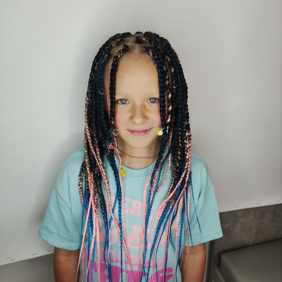 //cdn.optipic.io/site-102379/services/detskie-pleteniya/afrokosichki-detskie/photo_2025-07-18_12-46-19.jpg //cdn.optipic.io/site-102379/services/detskie-pleteniya/afrokosichki-detskie/photo_2025-07-18_12-46-19.jpg