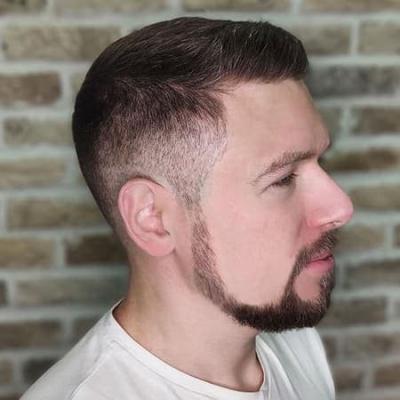 мужская стрижка усов и бороды в парикмахерской