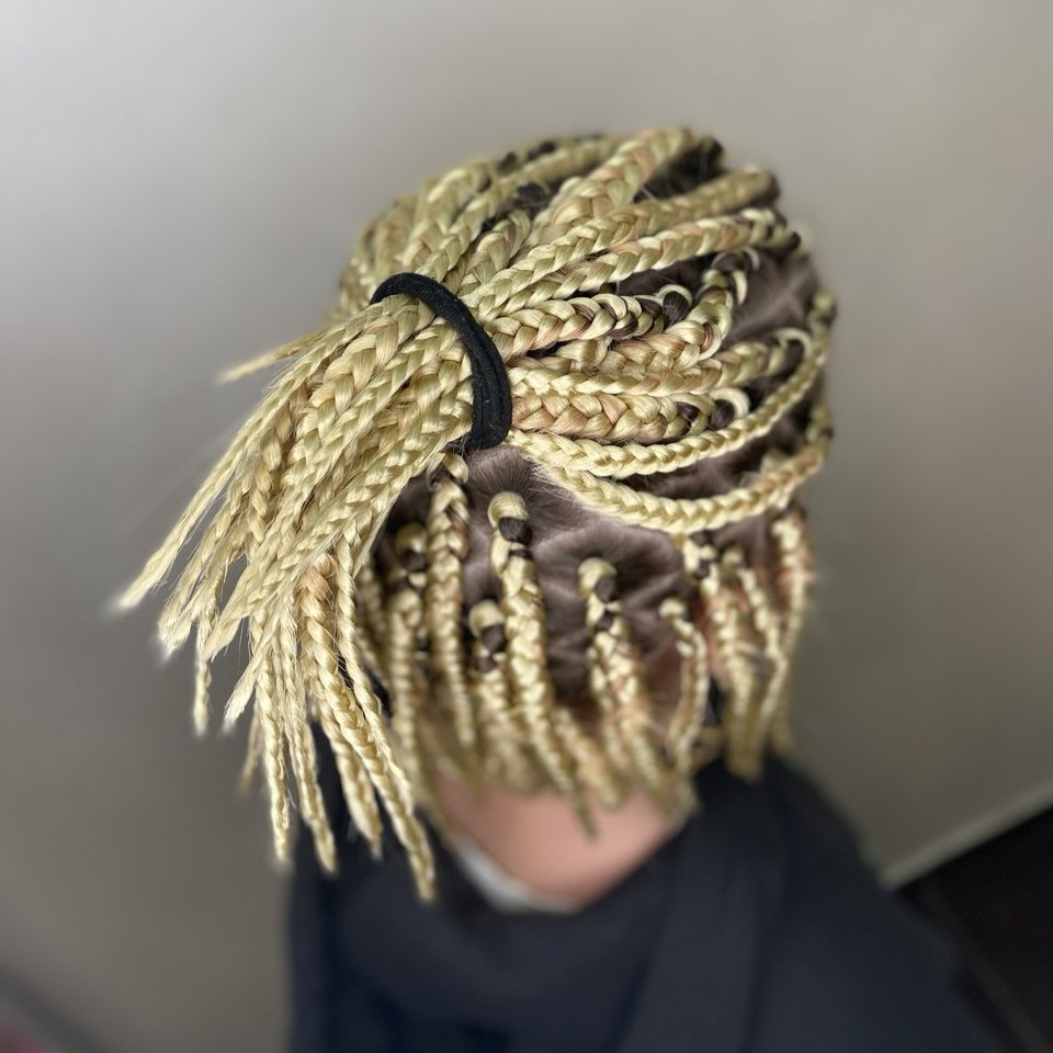 //cdn.optipic.io/site-102379/services/detskie-pleteniya/afrokosichki-detskie/photo_2025-07-18_12-27-14.jpg //cdn.optipic.io/site-102379/services/detskie-pleteniya/afrokosichki-detskie/photo_2025-07-18_12-27-14.jpg