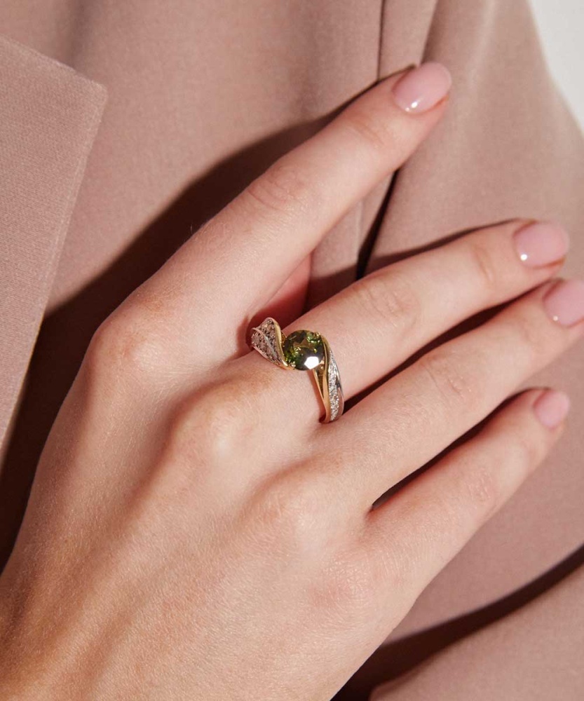 Кольцо с турмалином и бриллиантами из желтого золота 750 пробы — Flymi.ru