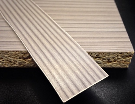 Кромочная лента ПВХ 1,8*30 мм BR607 с плитой ЛДСП 28 мм лиственница темная. Кромочная лента ПВХ 1,8*30 мм BR607 с плитой ЛДСП 28 мм лиственница темная.