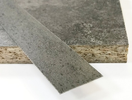 Кромочная лента ПВХ 1,8*28 мм BR148 с плитой ЛДСП 25 мм ателье темный. Кромочная лента ПВХ 1,8*28 мм BR148 с плитой ЛДСП 25 мм ателье темный.