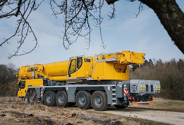 автокрана Liebherr LTM 1160 С ГУСЬКОМ 160 т 62 м 2 автокрана Liebherr LTM 1160 С ГУСЬКОМ 160 т 62 м 2