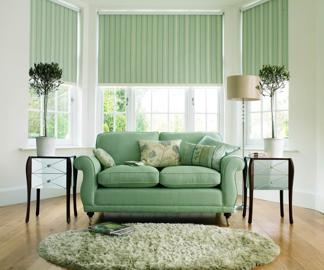 Bledno zelenyj divan