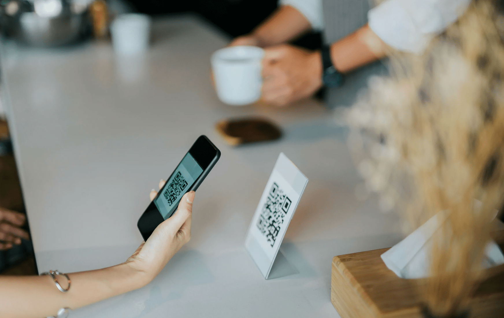 Теперь в кафе и ресторанах можно расплачиваться через QR-код: “Альфа-Банк” совместно с “нетмонет” создали первый подобный сервис Теперь в кафе и ресторанах можно расплачиваться через QR-код: “Альфа-Банк” совместно с “нетмонет” создали первый подобный сервис