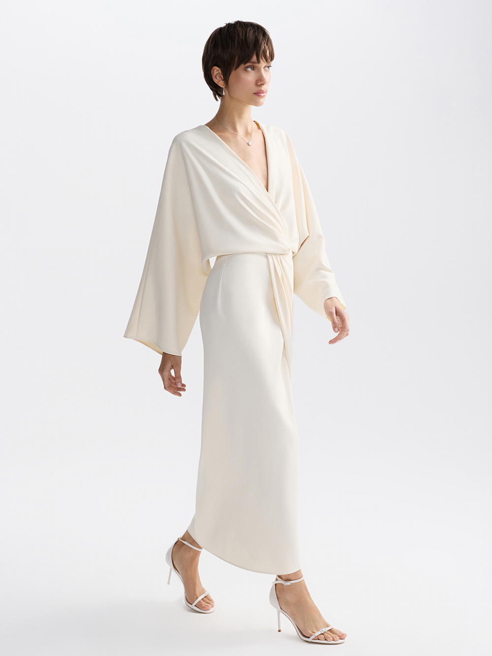 картинка платье с драпировкой и разрезами от магазина truered.ru (ex-SOLO·U)