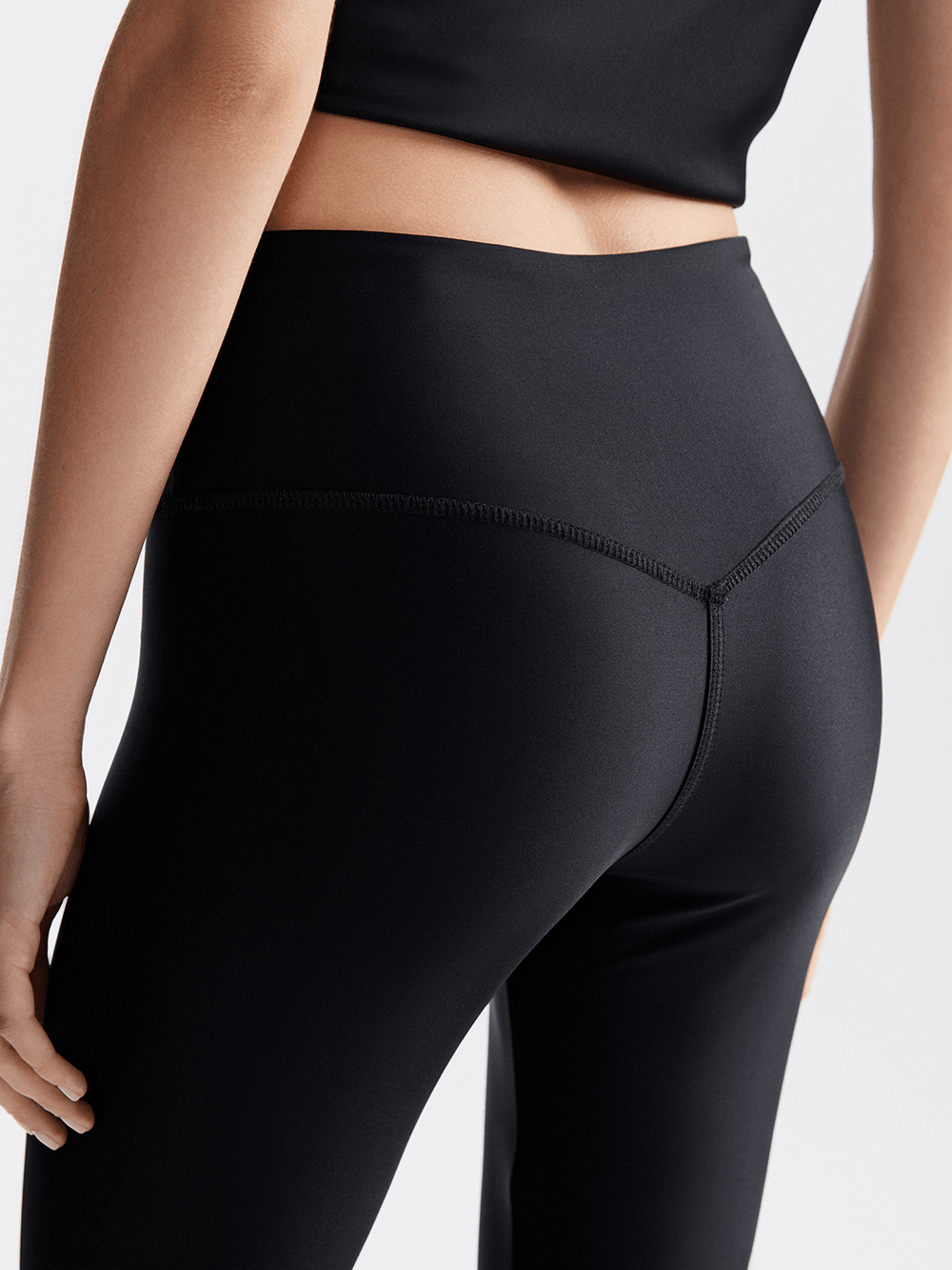 картинка легинсы с разрезом от магазина truered.ru (ex-SOLO·U)