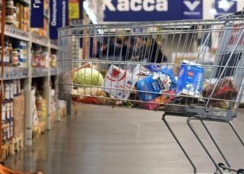В российских магазинах будут блокировать на кассе просроченные товары