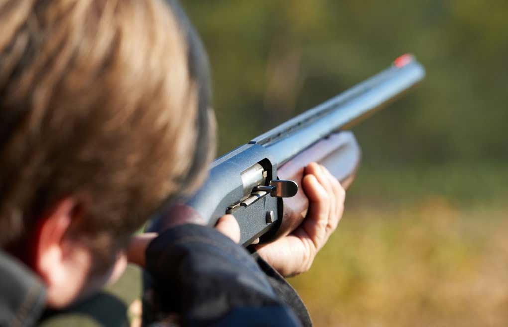 Подросток с ружьем Подросток с ружьем