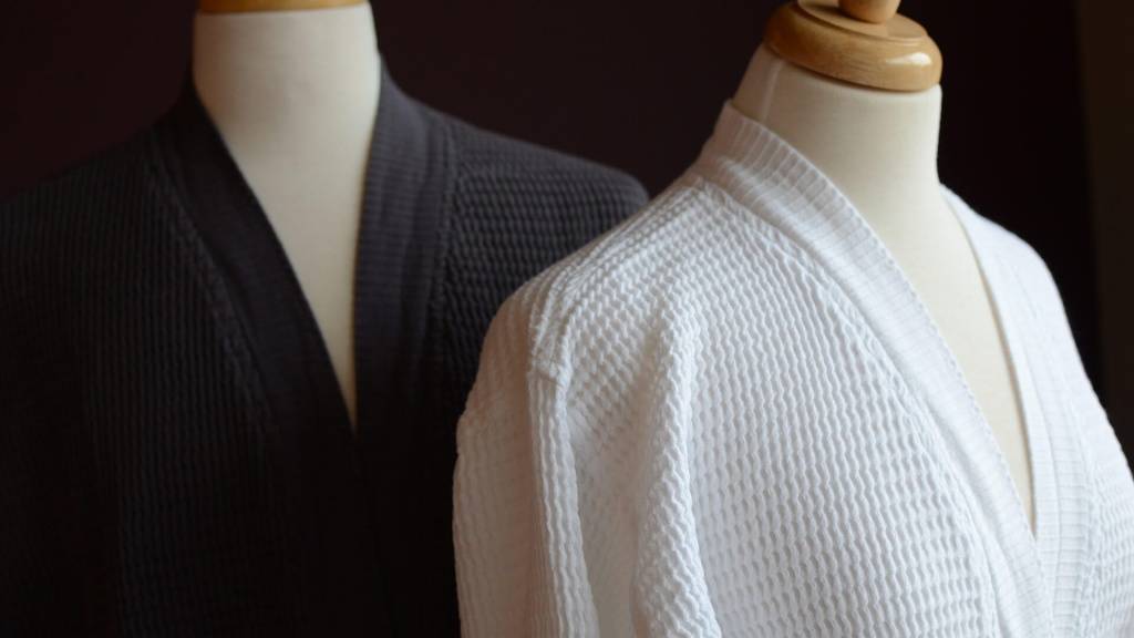 Махровый или вафельный: какой халат выбрать Махровый или вафельный: какой халат выбрать