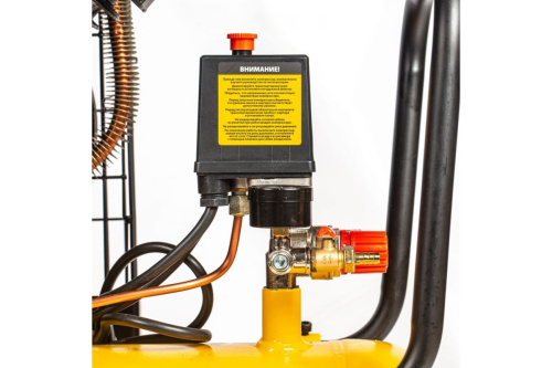 Компрессор ременный Denzel BCV2200/100