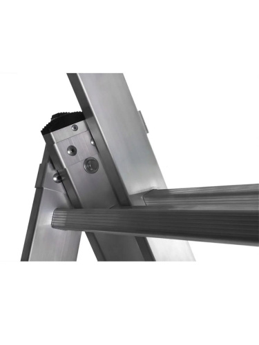 Трехсекционная лестница Alutek 3 х 8 ступеней