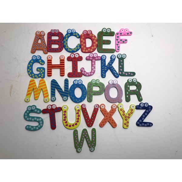 Litere multicolore din lemn Litere multicolore din lemn