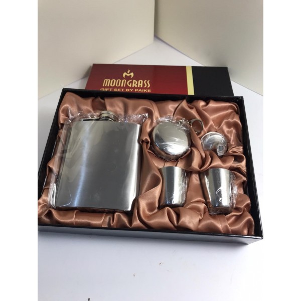Set plosca cu pahare si breloc Set plosca cu pahare si breloc