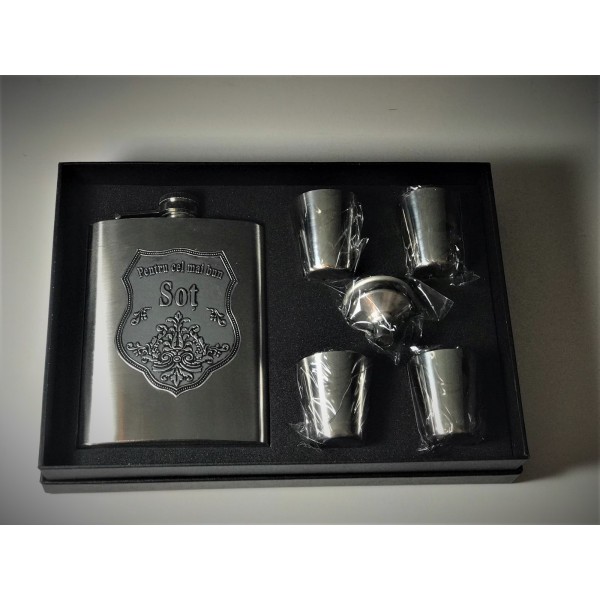 Set plosca cu palnie si 4 pahare Set plosca cu palnie si 4 pahare