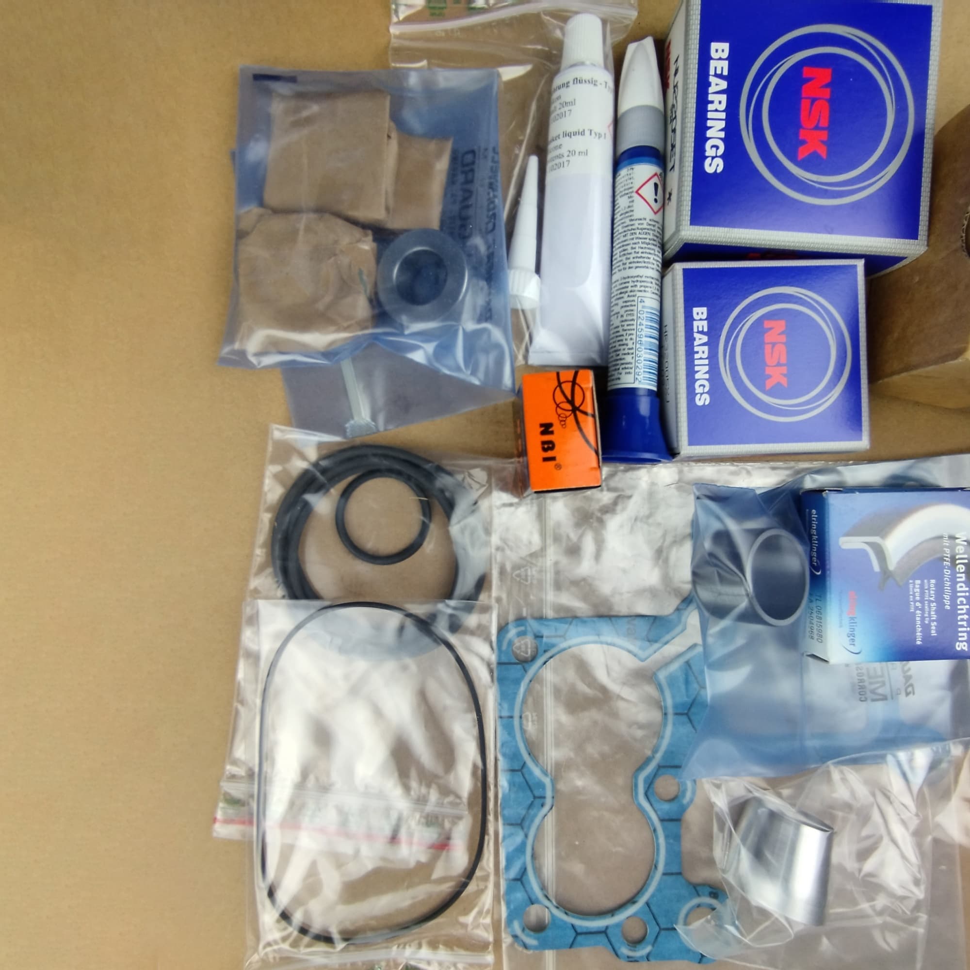 Ремкомплект подшипников и уплотнений ROTORCOMP NK40 (113922) Ремкомплект подшипников и уплотнений ROTORCOMP NK40 (113922)