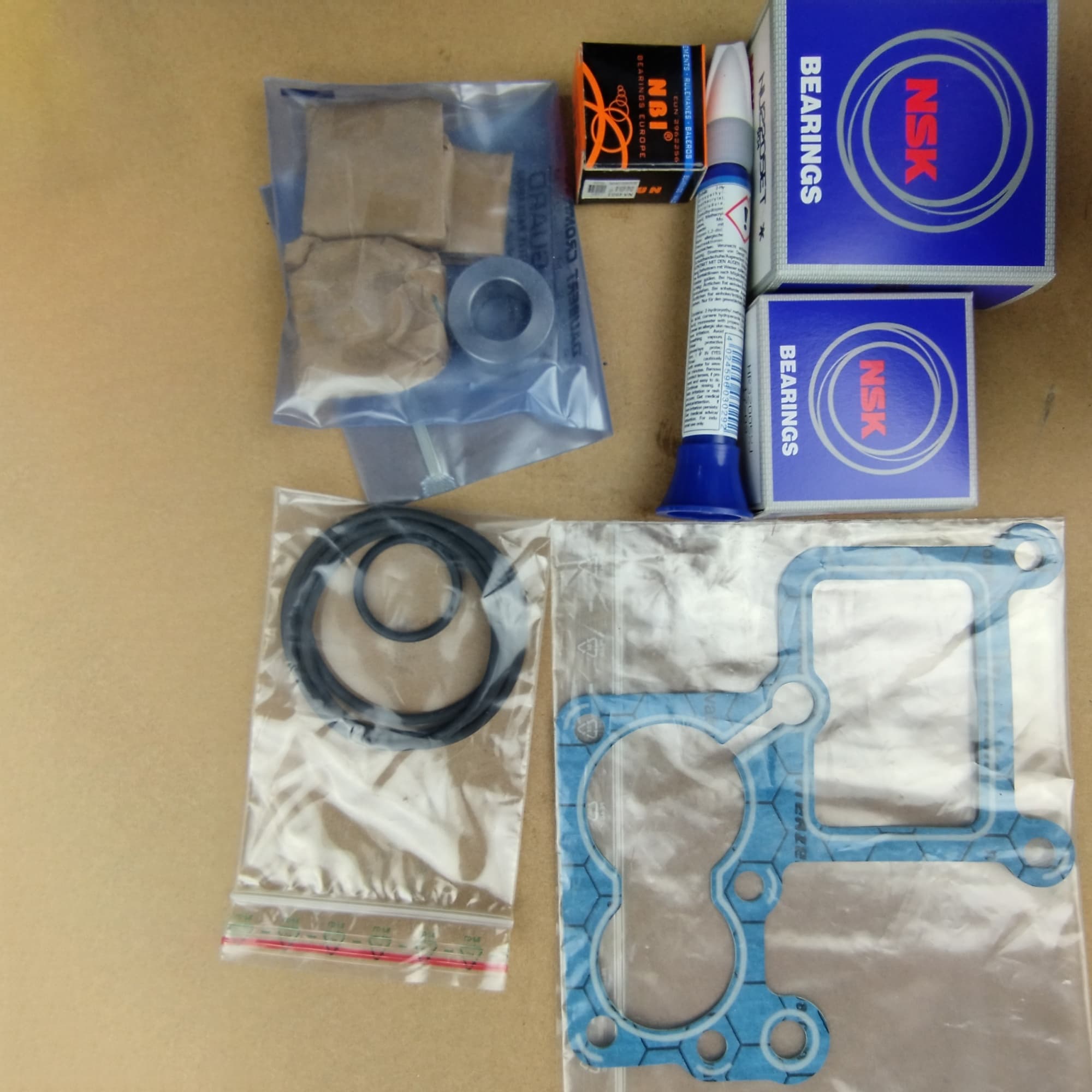 Ремкомплект подшипников и уплотнений ROTORCOMP NK40 (113922) Ремкомплект подшипников и уплотнений ROTORCOMP NK40 (113922)