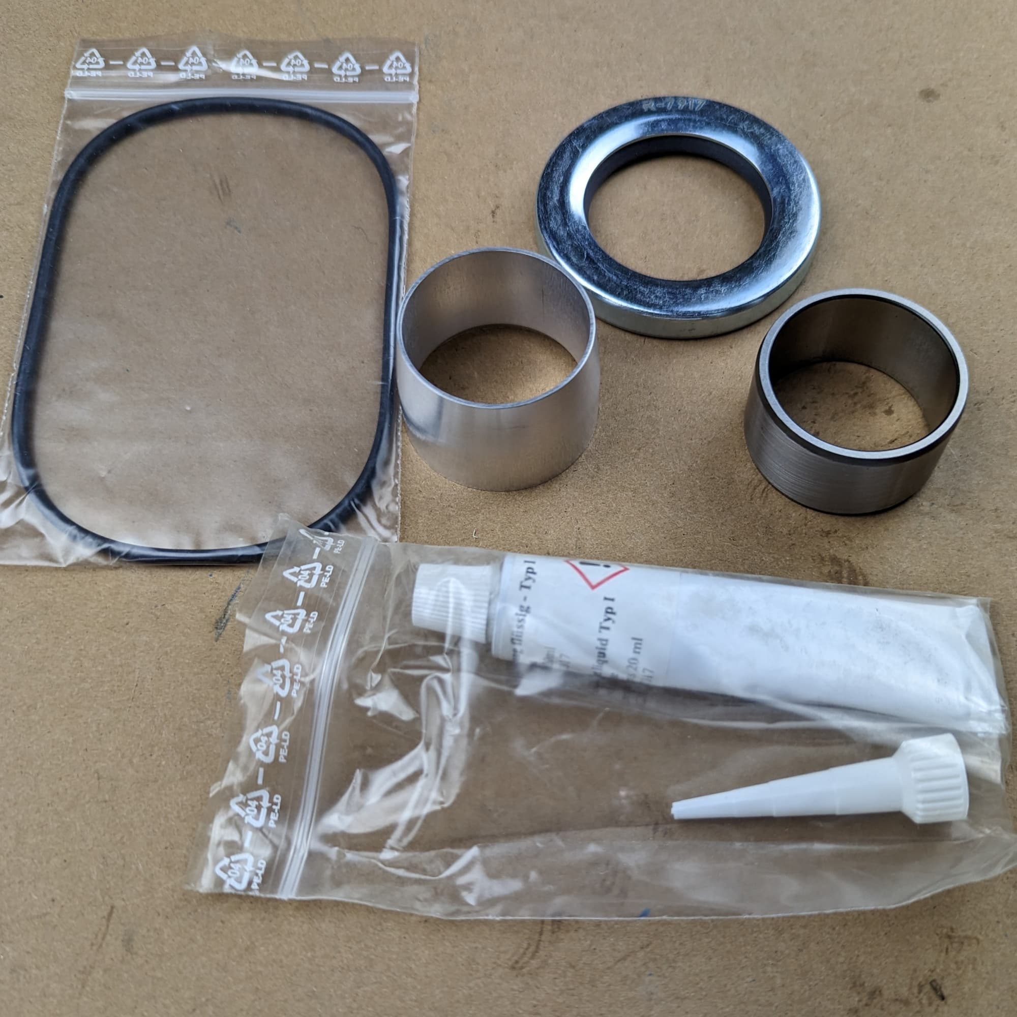 Ремкомплект подшипников и уплотнений ROTORCOMP EVO6-NK (163106) Ремкомплект подшипников и уплотнений ROTORCOMP EVO6-NK (163106)