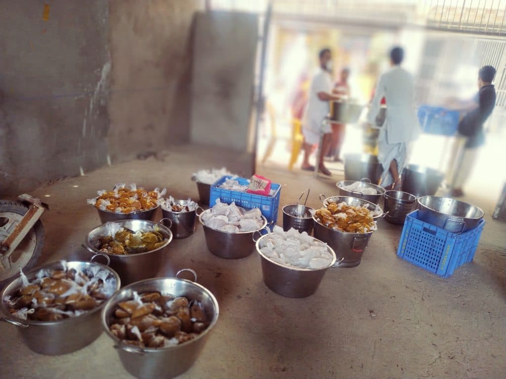 Радхе-кунджа Никто Не Останется Голодным4