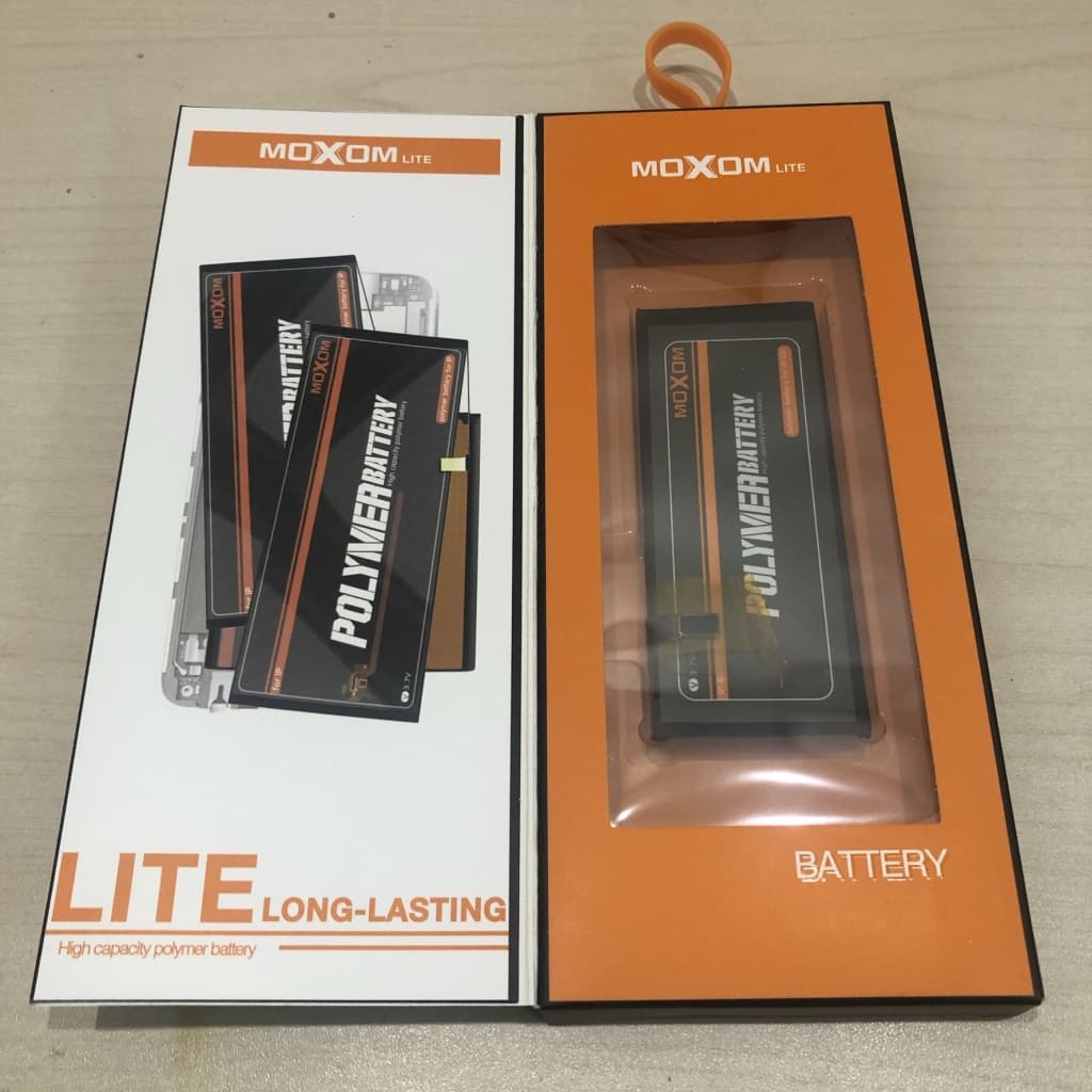 Батарея Moxom в упаковке