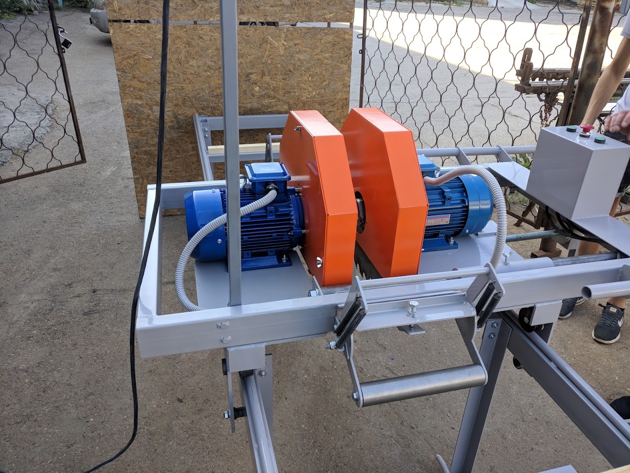 фото Станок двухпильный кромкообрезной «КВ-2 