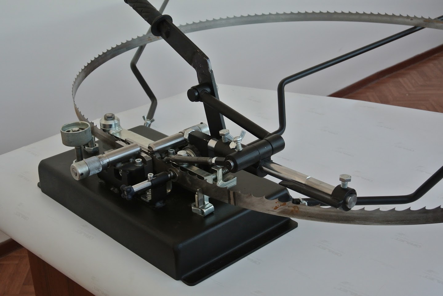 фото Разводной станок для заточки ленточных пил «RVN» 